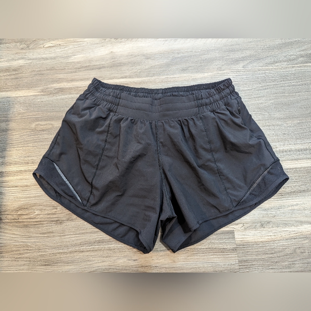 LULULEMON Hotty Hot shorts low rise  4"